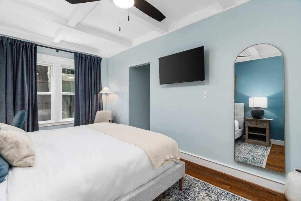 Grape Escape Inn & Suites Lodi Bagian luar foto